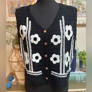 BOHEMIAN FLORAL VEST CROCHETED BLACK & WHITE KNIT V- NECK BUTTON DOWN SZ L-XL
